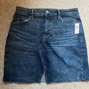 Old Navy women’s denim mini skirt size 8 - new with tags